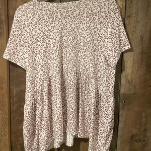 Beautiful pink cheetah shirt.